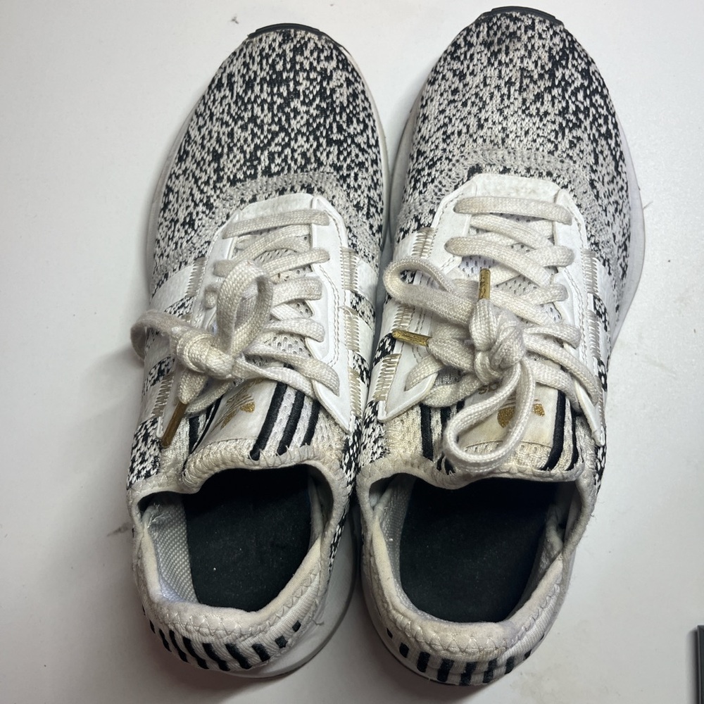 ADIDAS sneakers in size 8